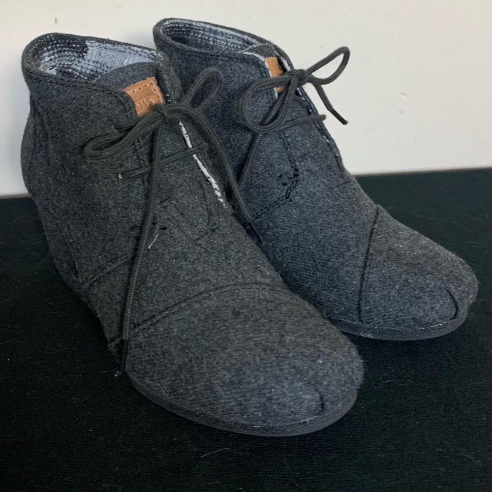 Women's TOMS Gray Wool DESERT WEDGE Lace Up ANKLE Booties BOOTS  6.5